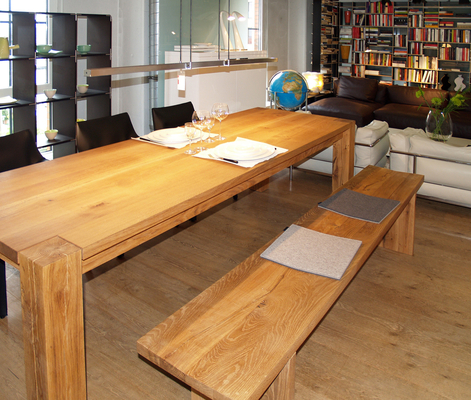 Tisch + Bank Eiche massiv – Ein Stück Natur im Esszimmer? Am liebsten von einheimischen Materialien? Kein Problem! Esszimmertisch und Sitzbank in Eiche aus heimischen Wäldern … Close